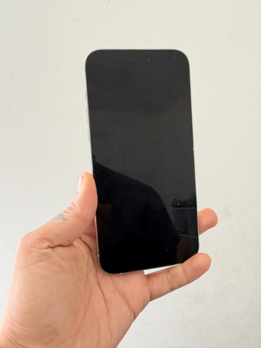 White iPhone 14 pro max